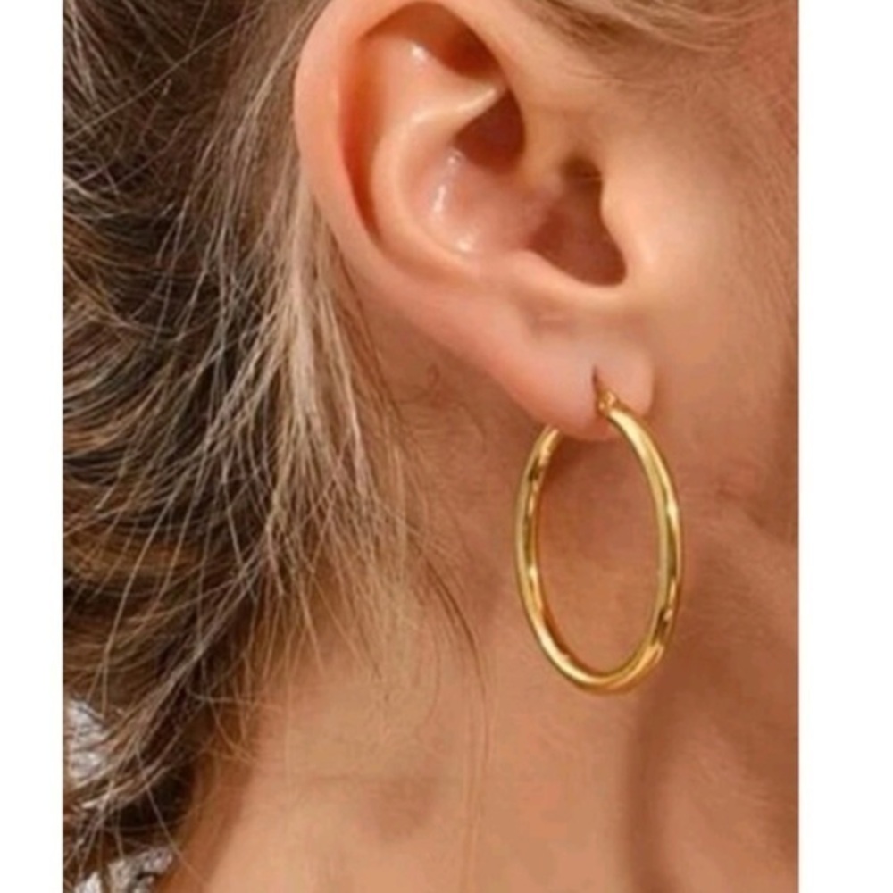 Anthropologie Minimalist Trendy Gold Classy Hoop Earrings